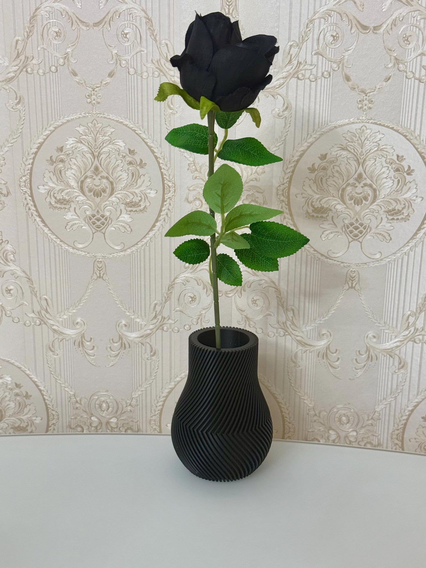 Handgefertigte Vasen in Schwarz | Modernes 3D-Streifen-Design | Zemer-Technik - Schwarz